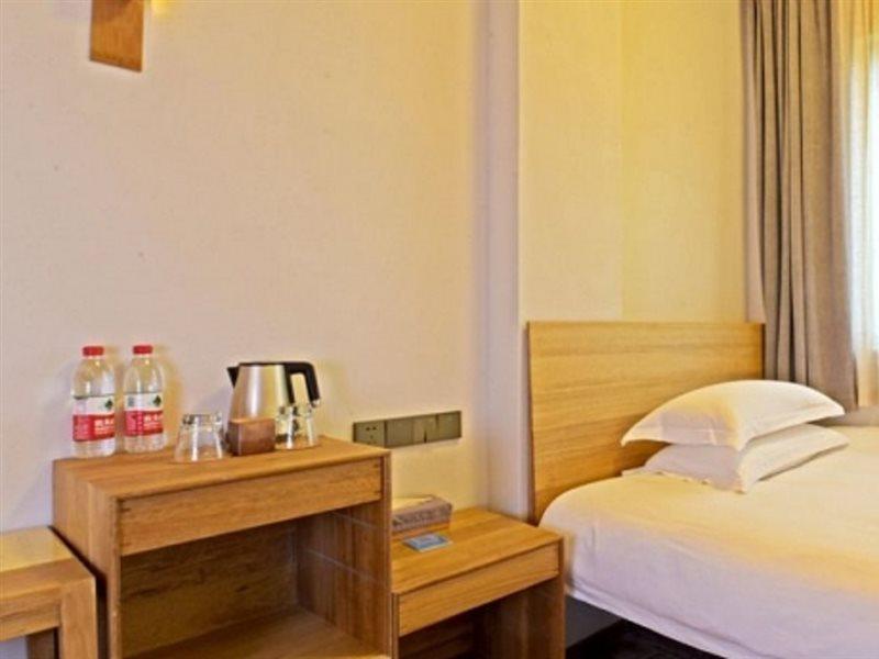 Ramada Encore By Wyndham Shanghai Pudong Airport Exterior photo