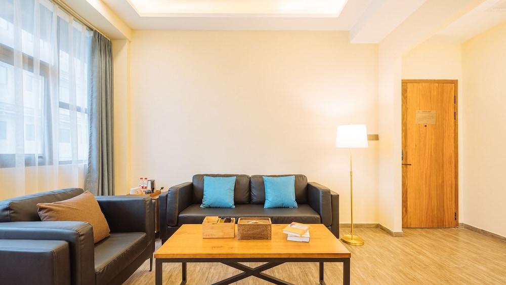 Ramada Encore By Wyndham Shanghai Pudong Airport Exterior photo